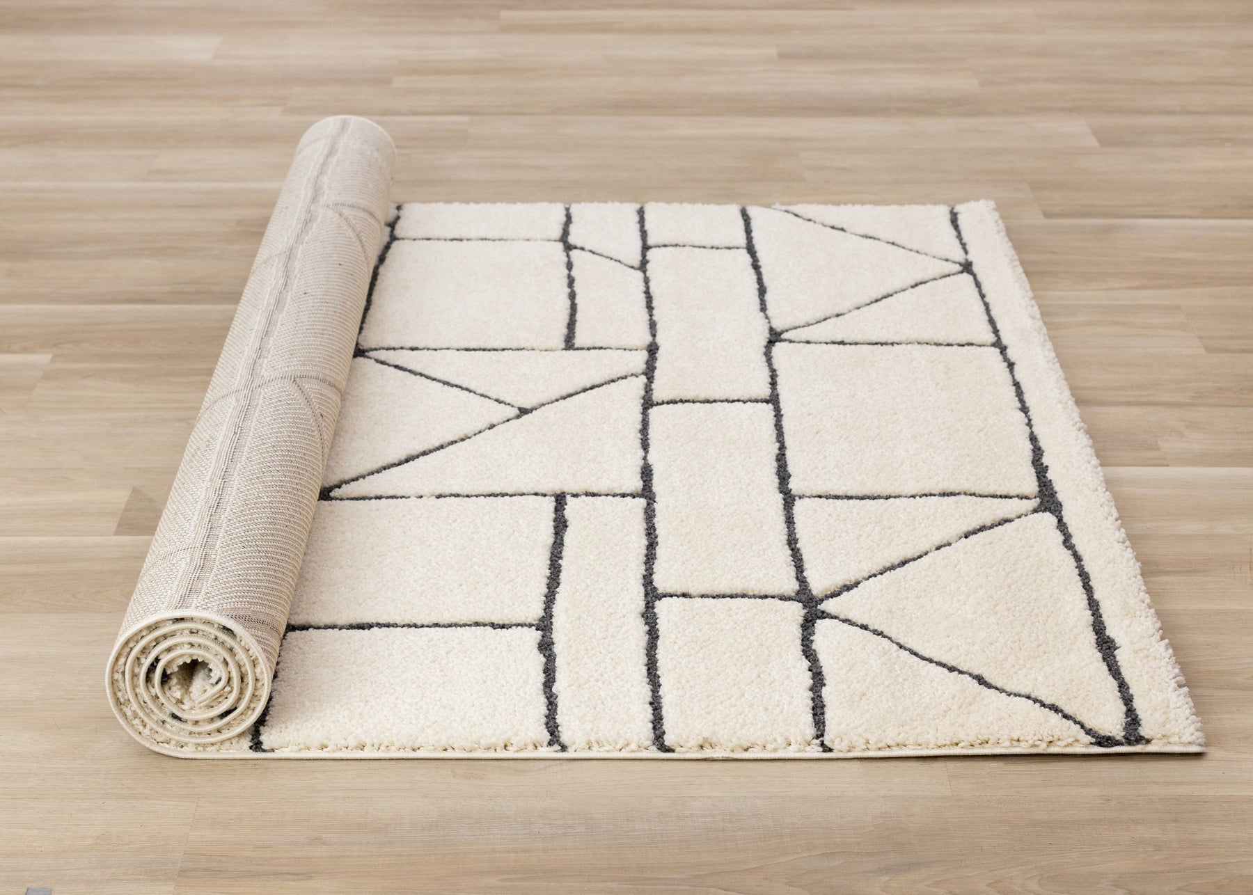 Lattice Design Rugs Talia Cream Black Geometric Lattice Design Rug – Devos Furniture Inc.